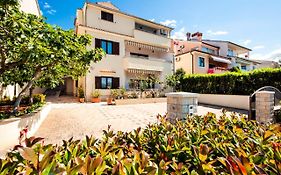 Apartments Milar